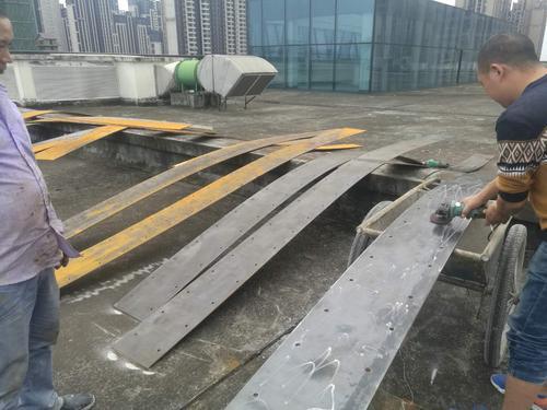 建筑施工中的<a href=http://www.wuhanbangli.com target=_blank class=infotextkey>粘鋼加固</a>的作用