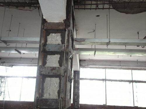 <a href=http://www.wuhanbangli.com target=_blank class=infotextkey>粘鋼加固</a>的施工現(xiàn)場狀況